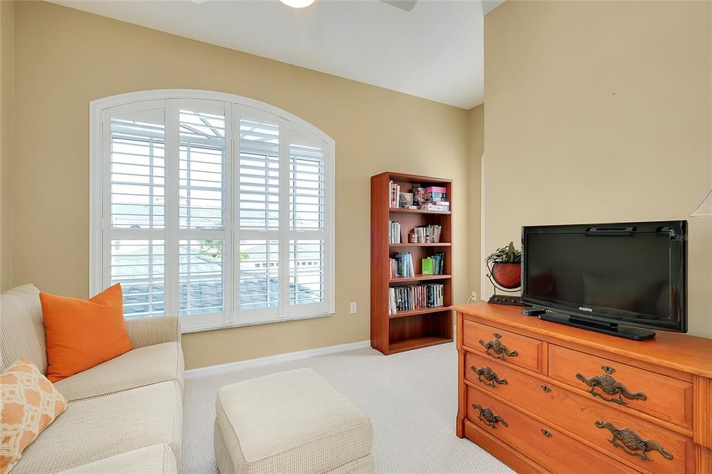 For Sale: $287,500 (3 beds, 2 baths, 1270 Square Feet)