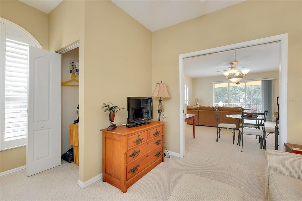 For Sale: $287,500 (3 beds, 2 baths, 1270 Square Feet)