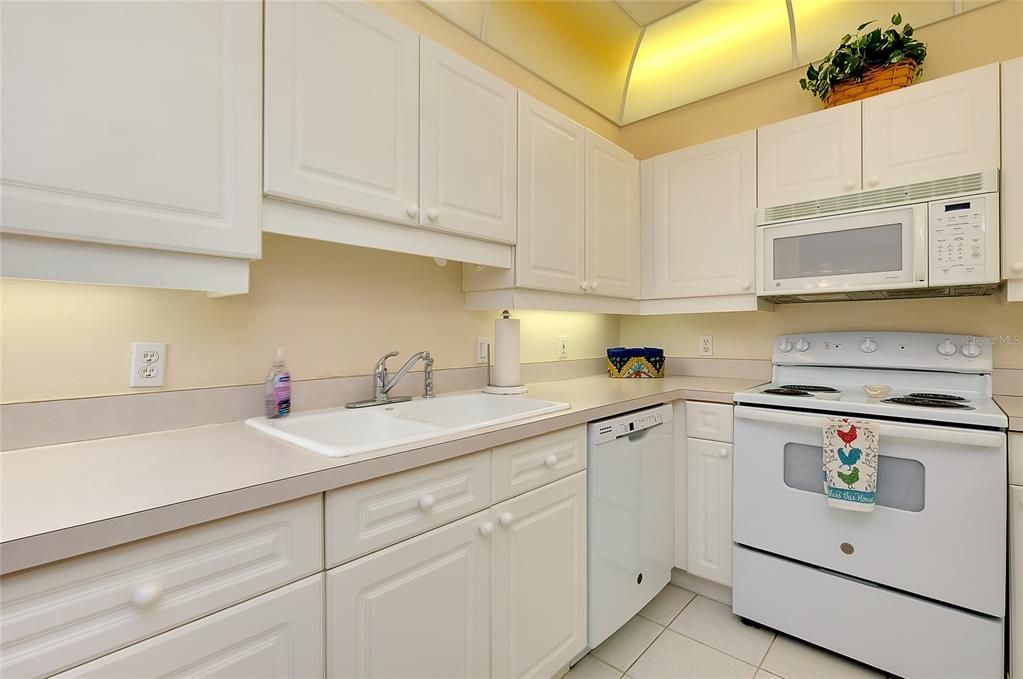 For Sale: $287,500 (3 beds, 2 baths, 1270 Square Feet)