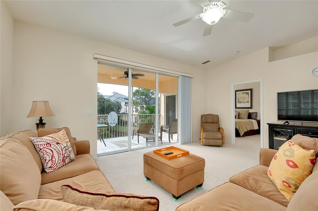 For Sale: $287,500 (3 beds, 2 baths, 1270 Square Feet)