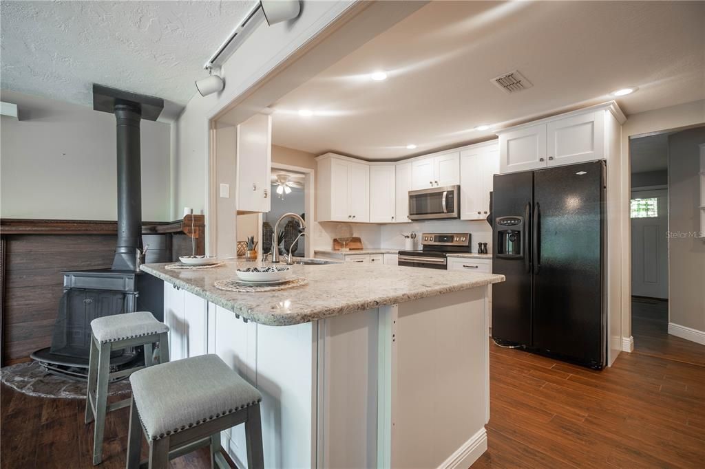 Active With Contract: $3,200 (3 beds, 2 baths, 1795 Square Feet)