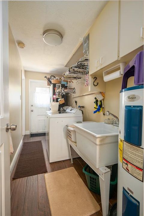 Active With Contract: $3,200 (3 beds, 2 baths, 1795 Square Feet)