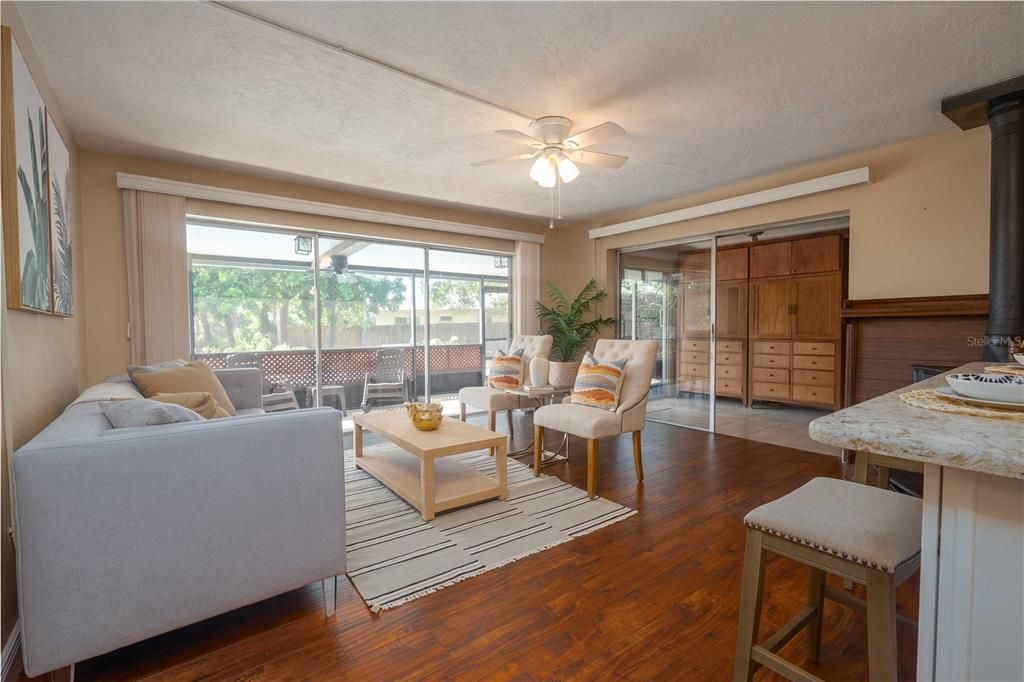 Active With Contract: $3,200 (3 beds, 2 baths, 1795 Square Feet)