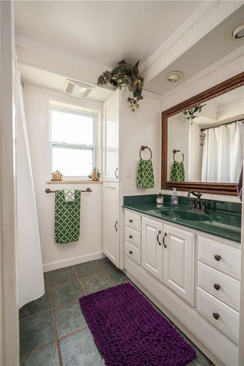 Active With Contract: $3,200 (3 beds, 2 baths, 1795 Square Feet)