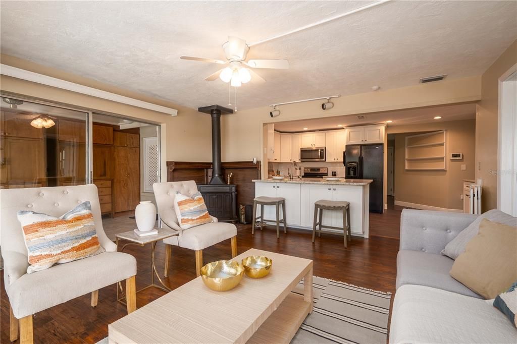 Active With Contract: $3,200 (3 beds, 2 baths, 1795 Square Feet)