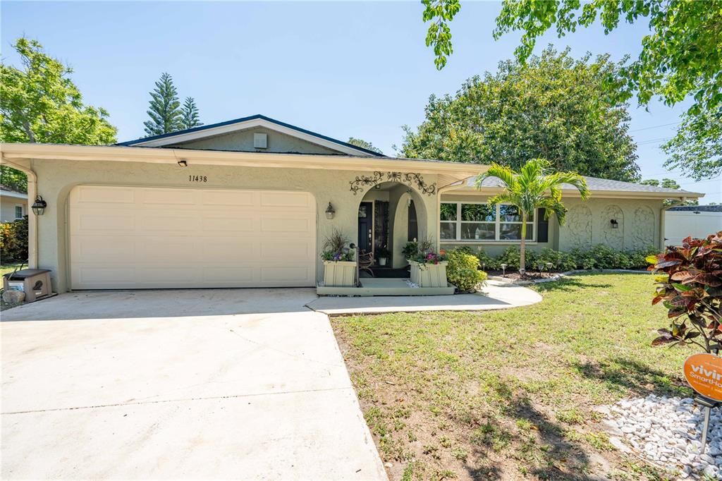 Active With Contract: $3,200 (3 beds, 2 baths, 1795 Square Feet)