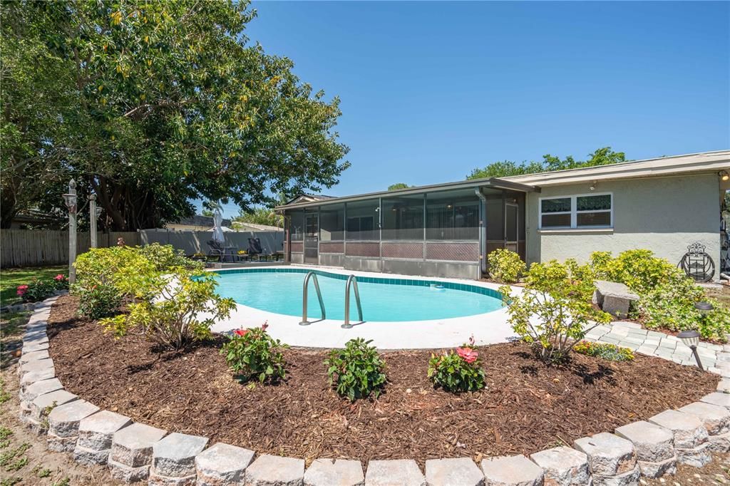 Active With Contract: $3,200 (3 beds, 2 baths, 1795 Square Feet)