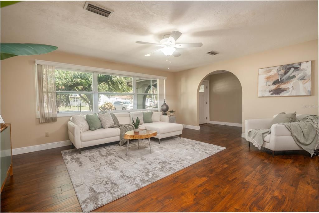 Active With Contract: $3,200 (3 beds, 2 baths, 1795 Square Feet)