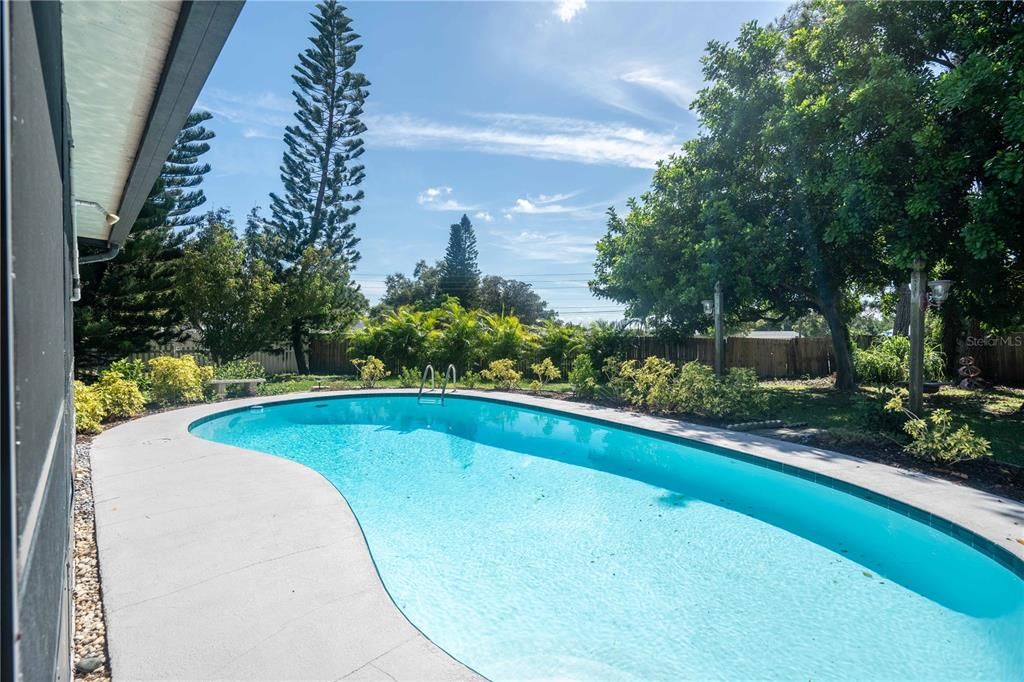 Active With Contract: $3,200 (3 beds, 2 baths, 1795 Square Feet)