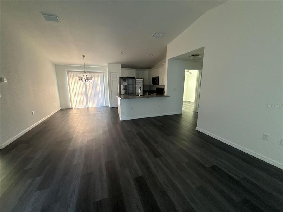 出租: $1,595 (3 贝兹, 2 浴室, 1315 平方英尺)