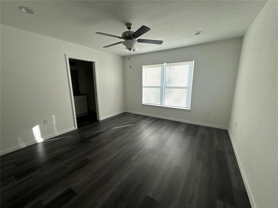 出租: $1,595 (3 贝兹, 2 浴室, 1315 平方英尺)