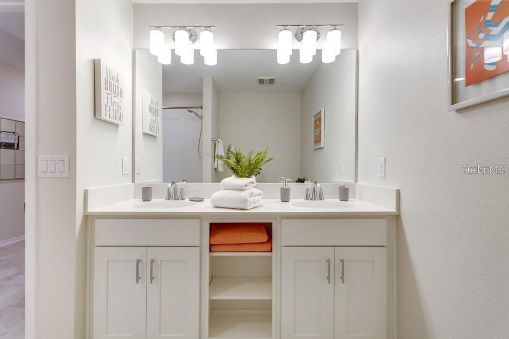 For Sale: $285,000 (2 beds, 2 baths, 1186 Square Feet)