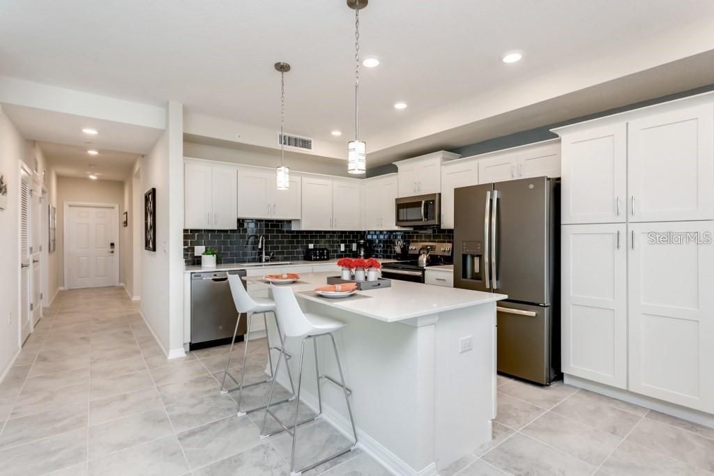 For Sale: $285,000 (2 beds, 2 baths, 1186 Square Feet)