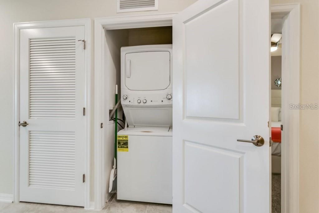 For Sale: $285,000 (2 beds, 2 baths, 1186 Square Feet)