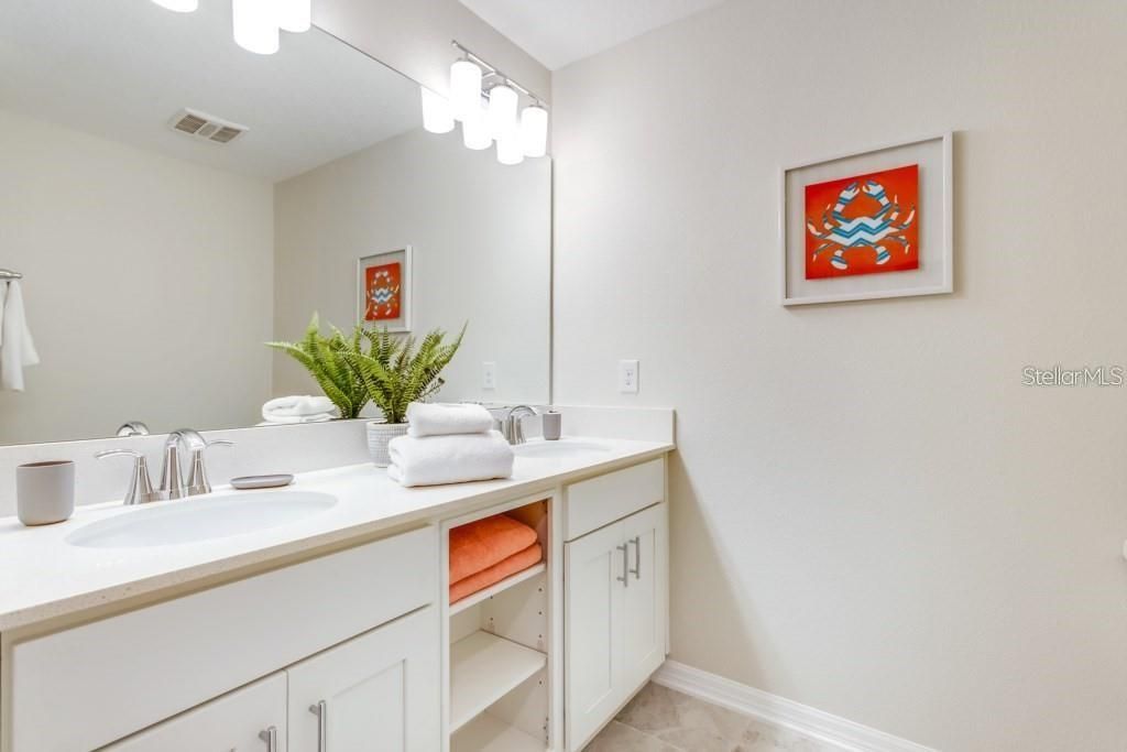 For Sale: $285,000 (2 beds, 2 baths, 1186 Square Feet)