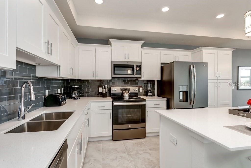 For Sale: $285,000 (2 beds, 2 baths, 1186 Square Feet)