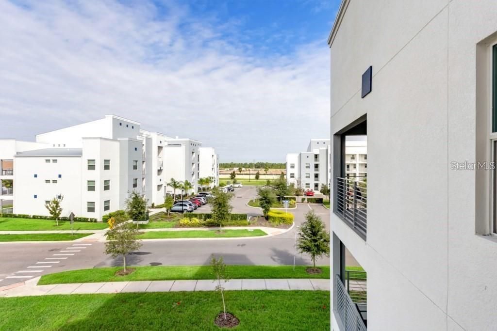 For Sale: $285,000 (2 beds, 2 baths, 1186 Square Feet)