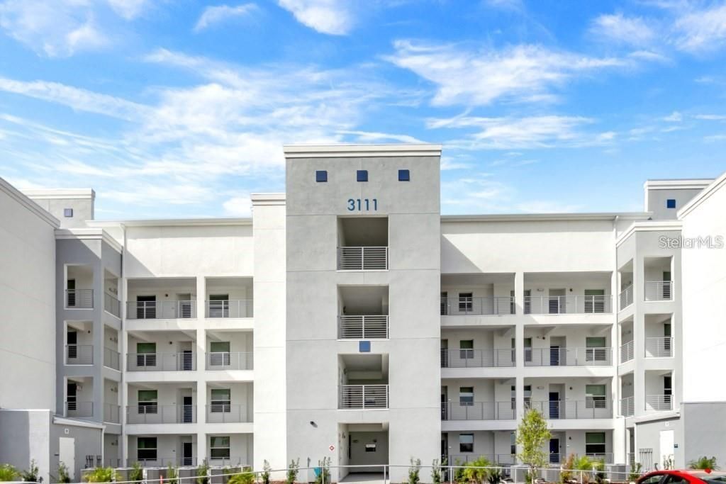 For Sale: $285,000 (2 beds, 2 baths, 1186 Square Feet)