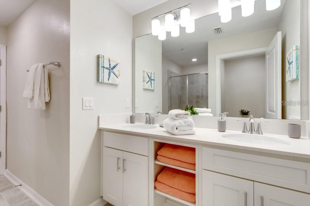 For Sale: $285,000 (2 beds, 2 baths, 1186 Square Feet)