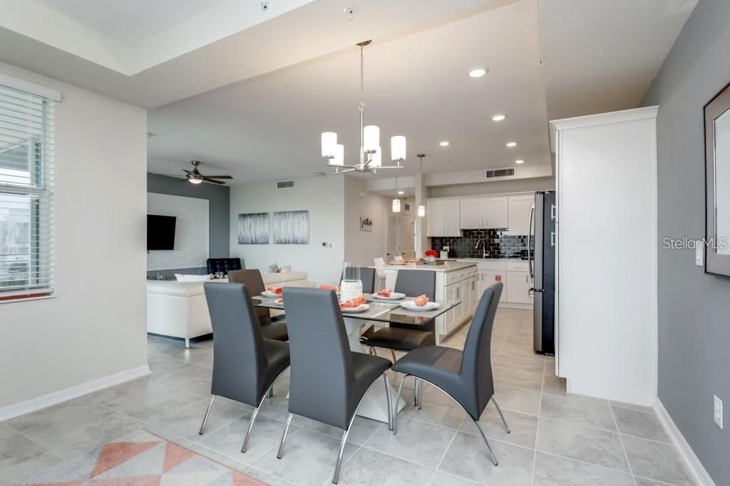 For Sale: $285,000 (2 beds, 2 baths, 1186 Square Feet)