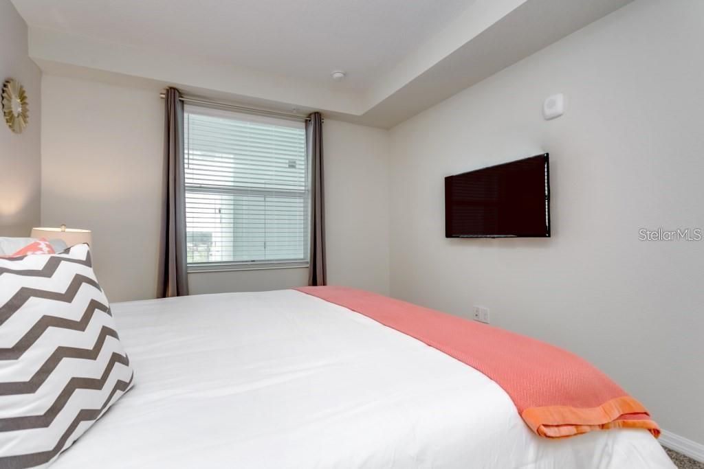 For Sale: $285,000 (2 beds, 2 baths, 1186 Square Feet)