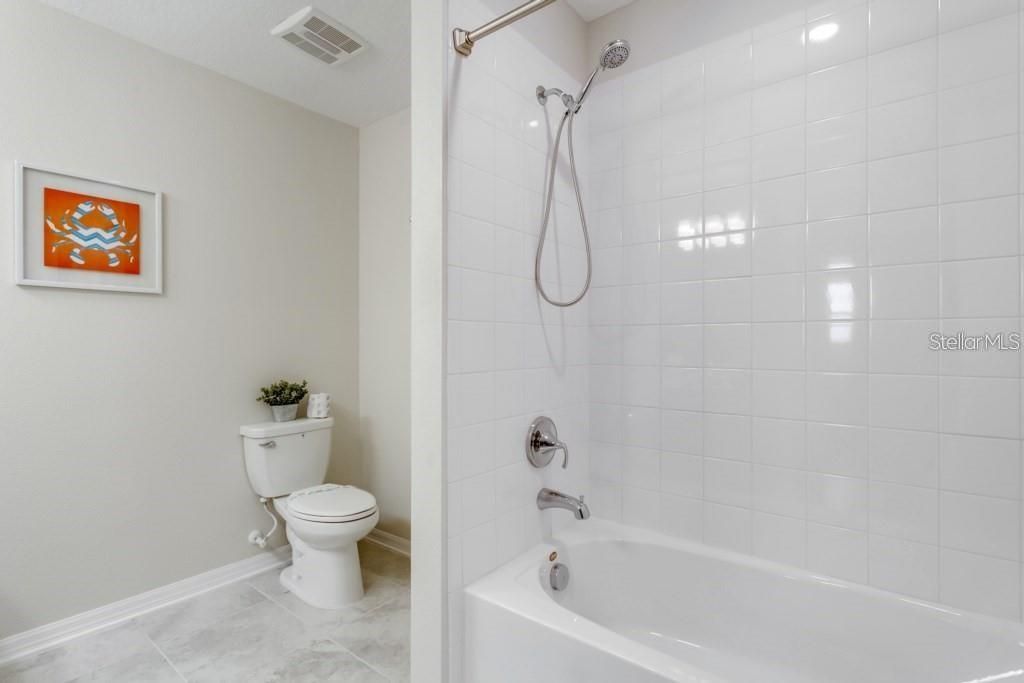 For Sale: $285,000 (2 beds, 2 baths, 1186 Square Feet)