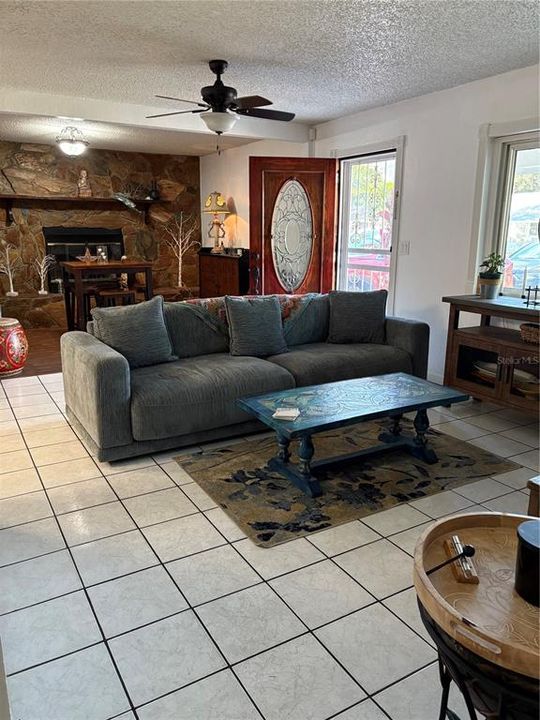 En Venta: $324,000 (2 camas, 1 baños, 1045 Pies cuadrados)