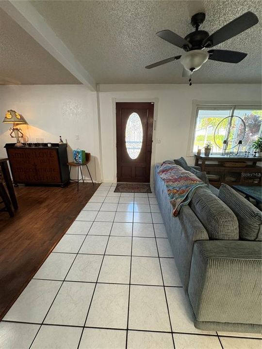 En Venta: $324,000 (2 camas, 1 baños, 1045 Pies cuadrados)