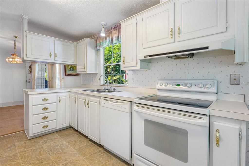 На продажу: $239,000 (3 спален, 2 ванн, 1390 Квадратных фут)