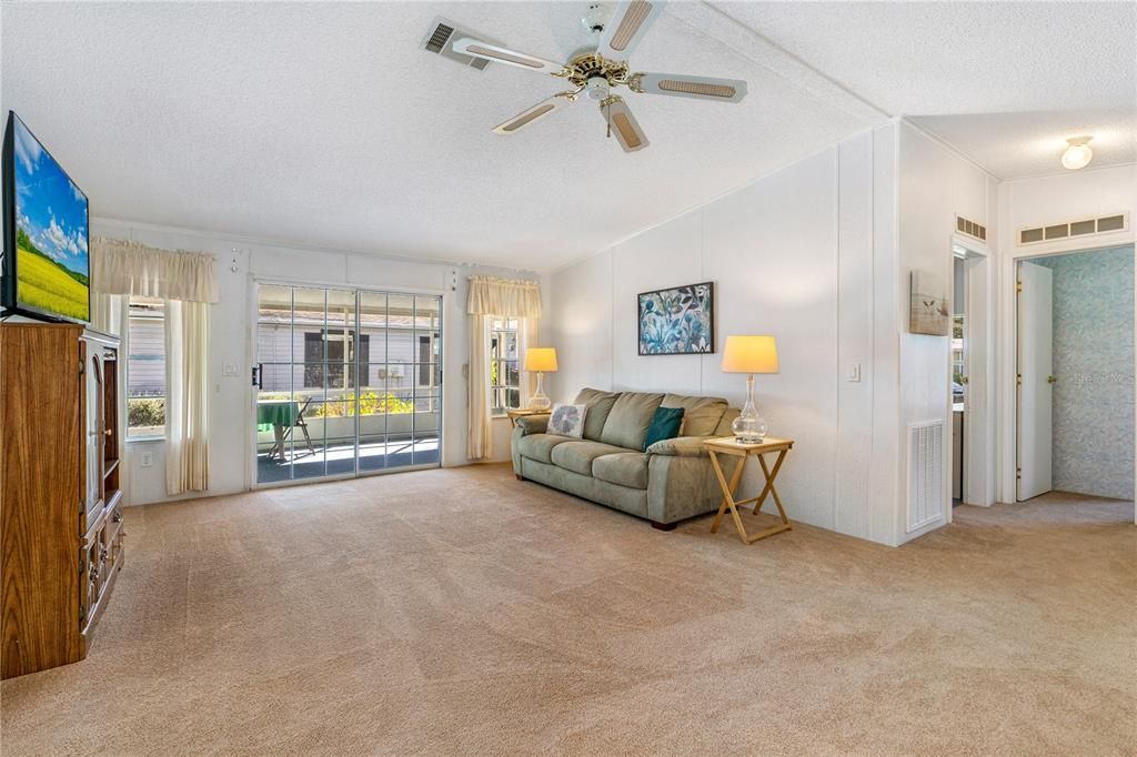 На продажу: $239,000 (3 спален, 2 ванн, 1390 Квадратных фут)