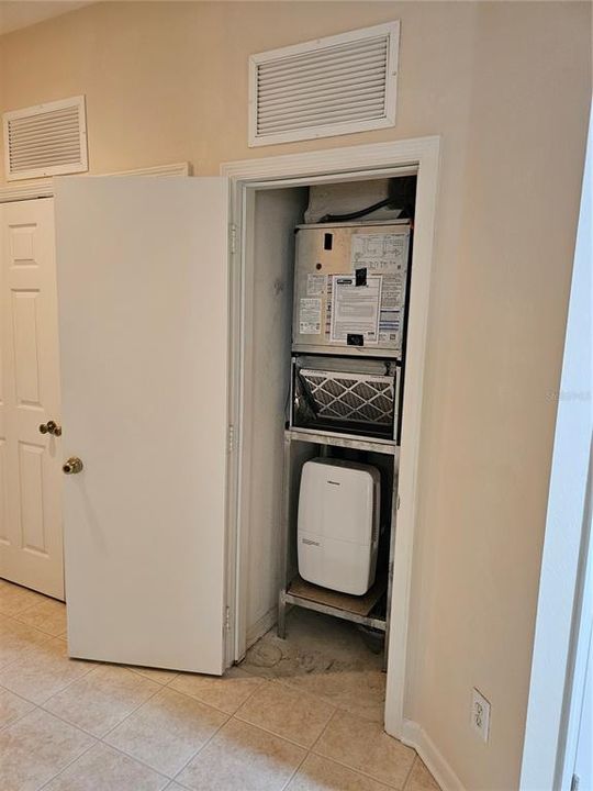 For Sale: $235,000 (3 beds, 2 baths, 1408 Square Feet)