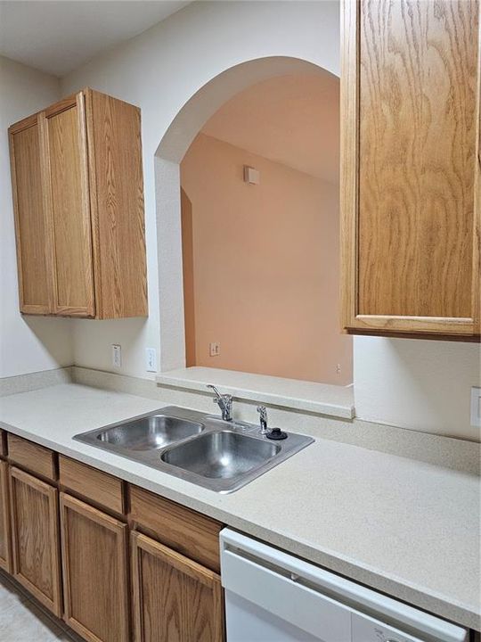 For Sale: $235,000 (3 beds, 2 baths, 1408 Square Feet)