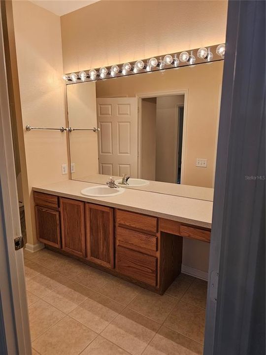 For Sale: $235,000 (3 beds, 2 baths, 1408 Square Feet)