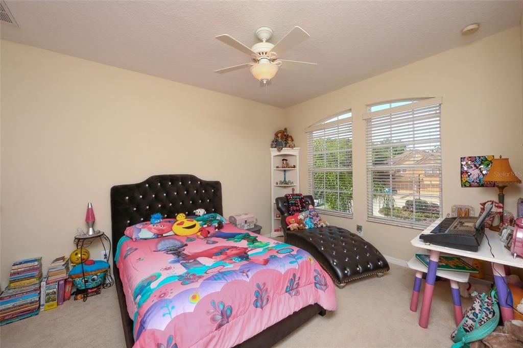 На продажу: $375,000 (3 спален, 2 ванн, 1818 Квадратных фут)