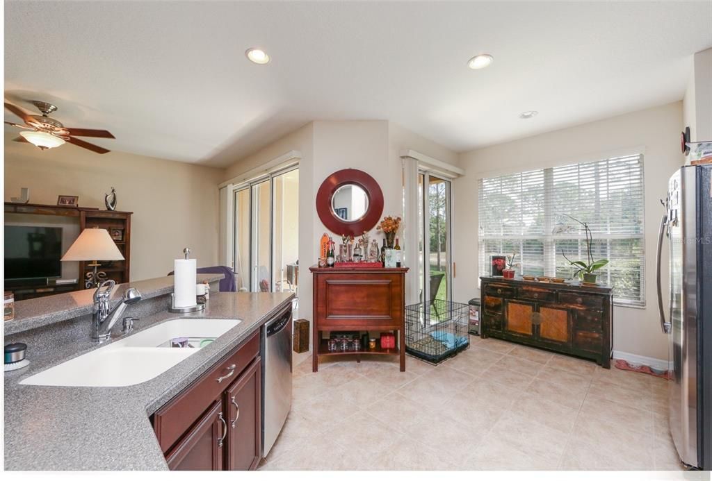 На продажу: $375,000 (3 спален, 2 ванн, 1818 Квадратных фут)