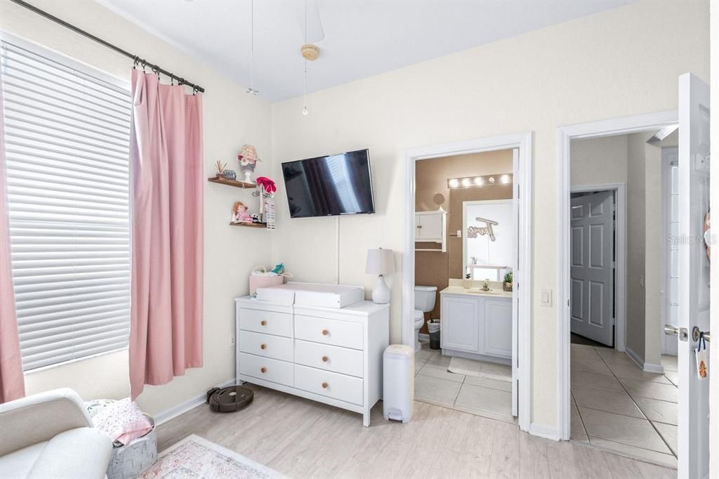 合同活跃: $500,000 (3 贝兹, 2 浴室, 1745 平方英尺)