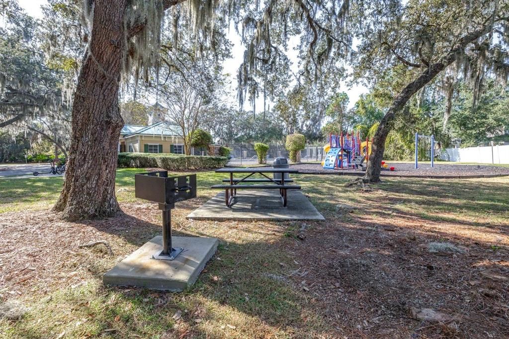 合同活跃: $500,000 (3 贝兹, 2 浴室, 1745 平方英尺)