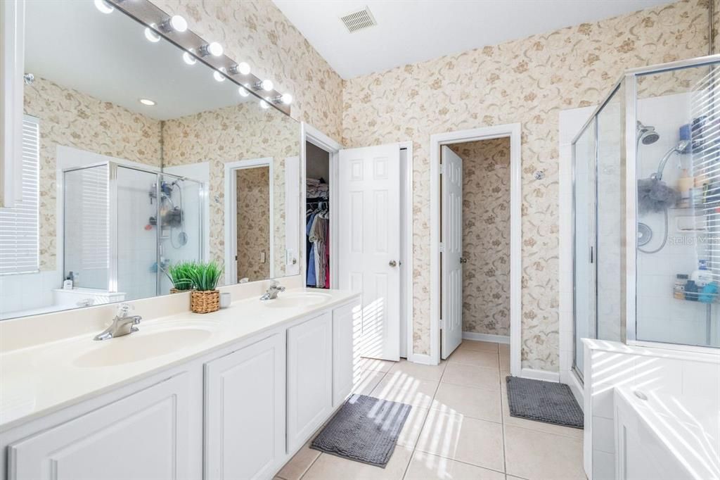 合同活跃: $500,000 (3 贝兹, 2 浴室, 1745 平方英尺)