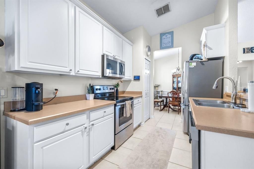 合同活跃: $500,000 (3 贝兹, 2 浴室, 1745 平方英尺)