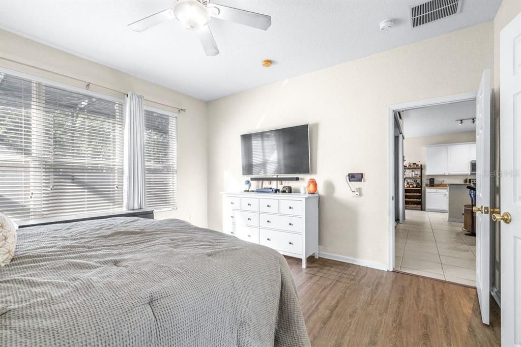 合同活跃: $500,000 (3 贝兹, 2 浴室, 1745 平方英尺)