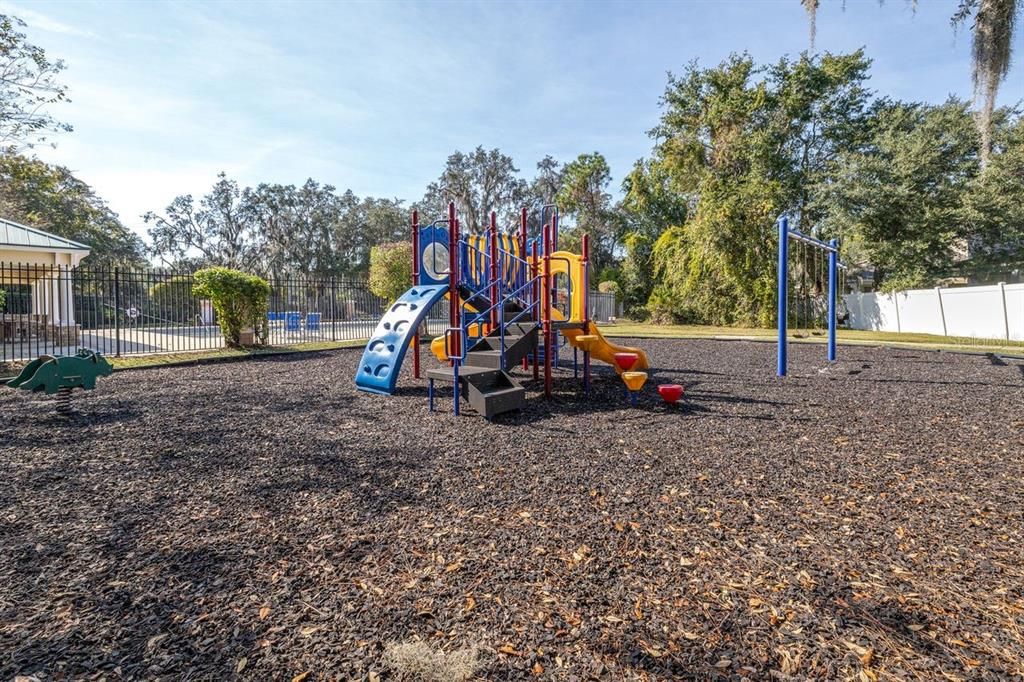 合同活跃: $500,000 (3 贝兹, 2 浴室, 1745 平方英尺)