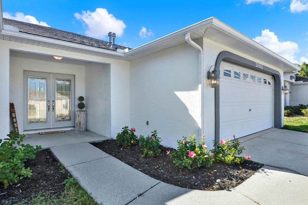 Active With Contract: $370,000 (3 beds, 2 baths, 1528 Square Feet)