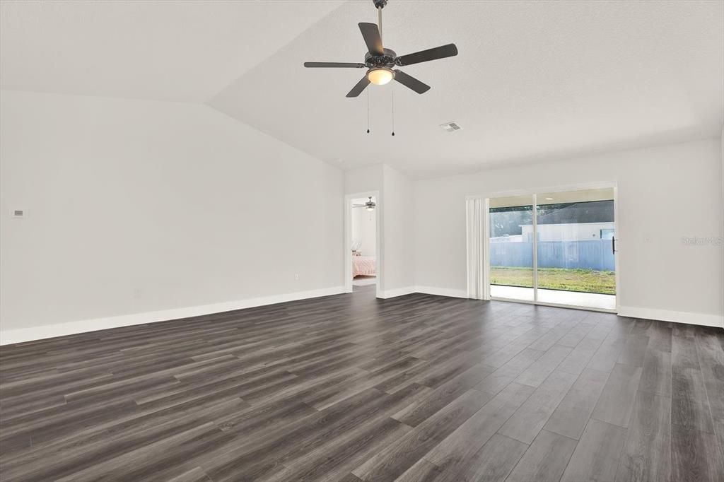 Active With Contract: $370,000 (3 beds, 2 baths, 1528 Square Feet)
