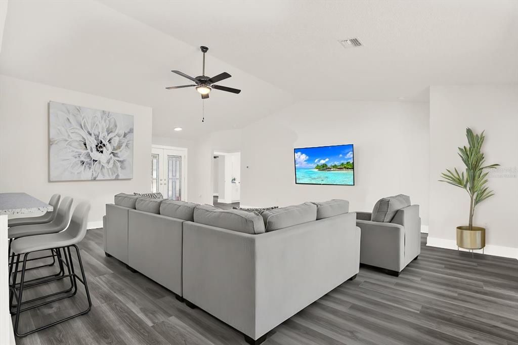 Active With Contract: $370,000 (3 beds, 2 baths, 1528 Square Feet)