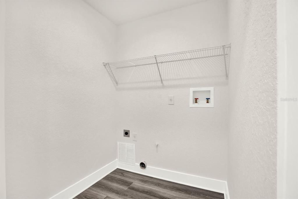 Active With Contract: $370,000 (3 beds, 2 baths, 1528 Square Feet)