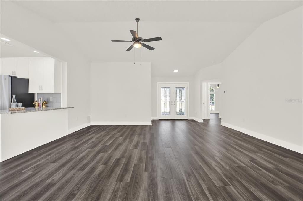 Active With Contract: $370,000 (3 beds, 2 baths, 1528 Square Feet)