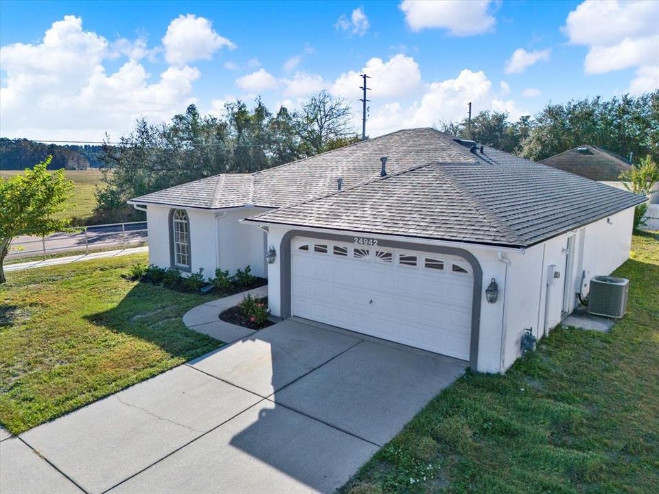 Active With Contract: $370,000 (3 beds, 2 baths, 1528 Square Feet)