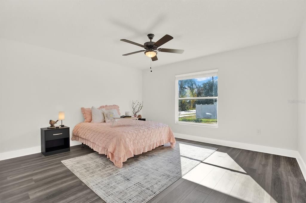 Active With Contract: $370,000 (3 beds, 2 baths, 1528 Square Feet)