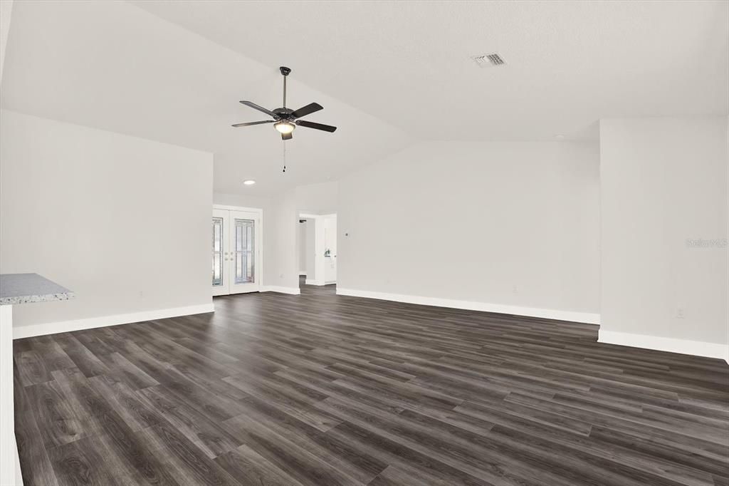 Active With Contract: $370,000 (3 beds, 2 baths, 1528 Square Feet)