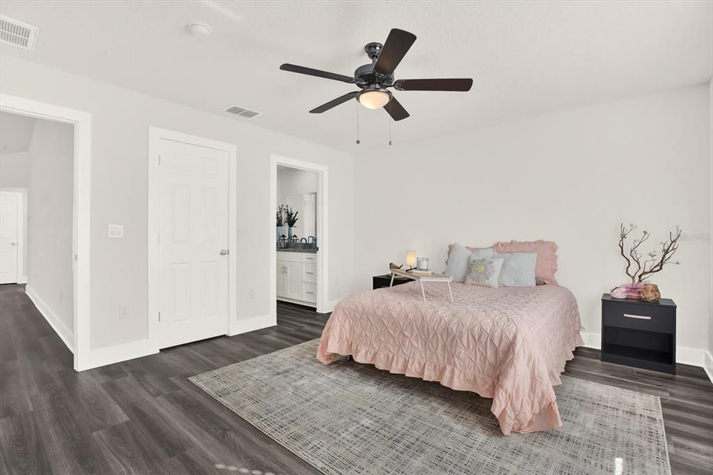 Active With Contract: $370,000 (3 beds, 2 baths, 1528 Square Feet)